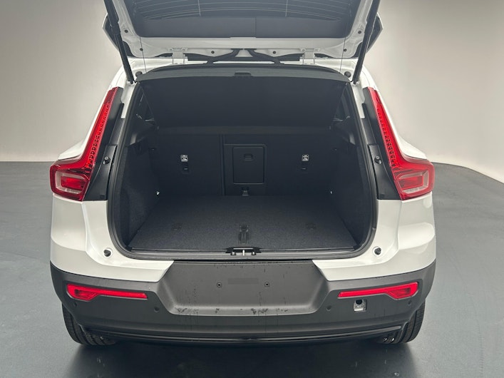 Vehicle image VOLVO XC40