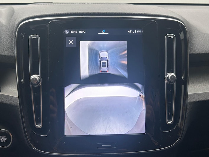 Vehicle image VOLVO XC40