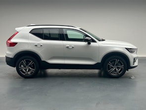 Vehicle image VOLVO XC40 2.0 B3 MH Plus Dark