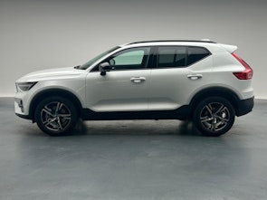 Vehicle image VOLVO XC40 2.0 B3 MH Plus Dark