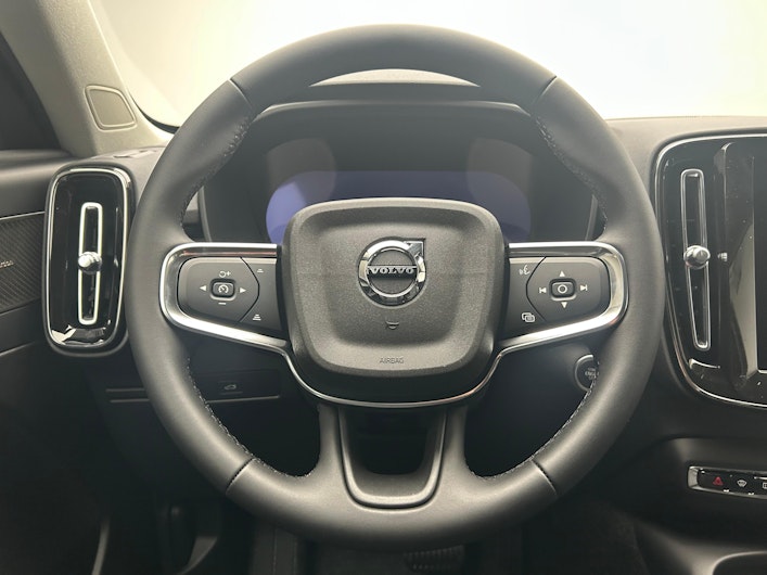 Vehicle image VOLVO XC40