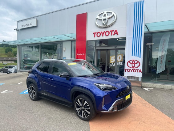 First vehicle image