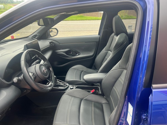 Vehicle image 10