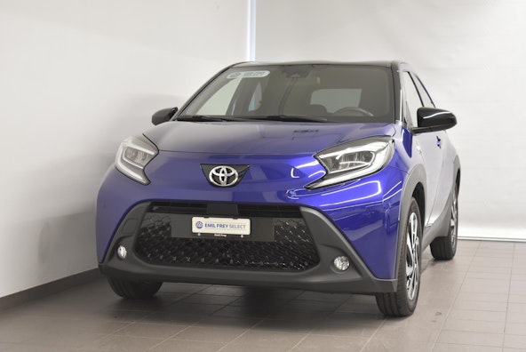 First vehicle image