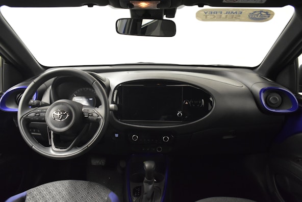 Vehicle image 6