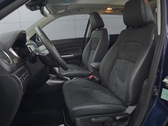 Vehicle image 17 Vehicle image 17