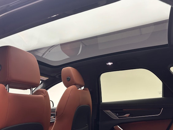 Vehicle image 18 Vehicle image 18