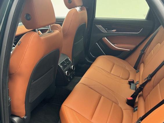 Vehicle image 17 Vehicle image 17