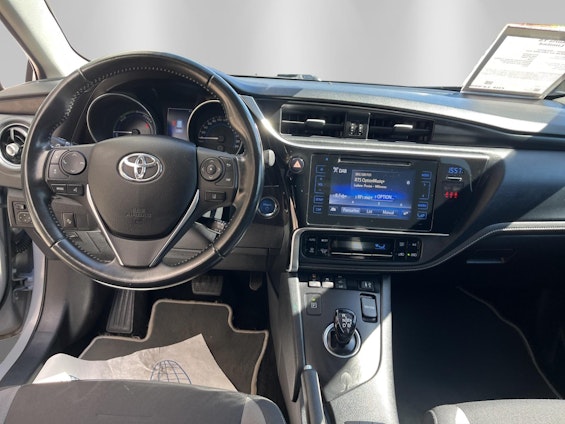 Vehicle image 10
