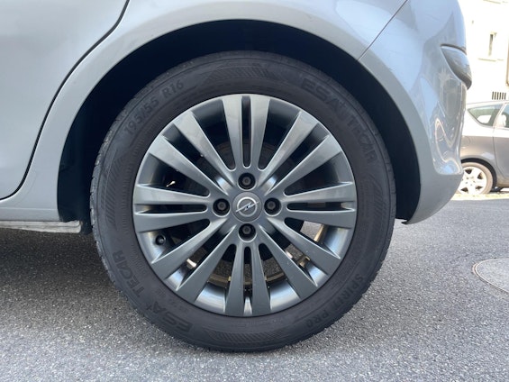 Vehicle image 17