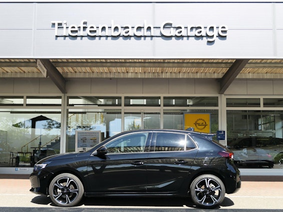 First vehicle image