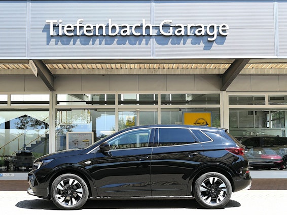 First vehicle image