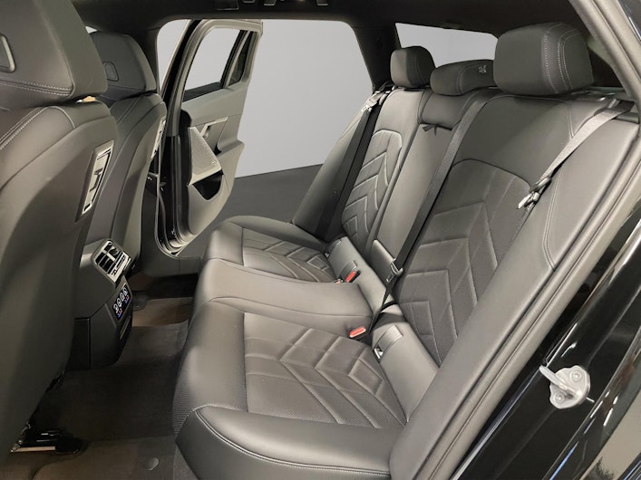 Vehicle image BMW 5 SERIES