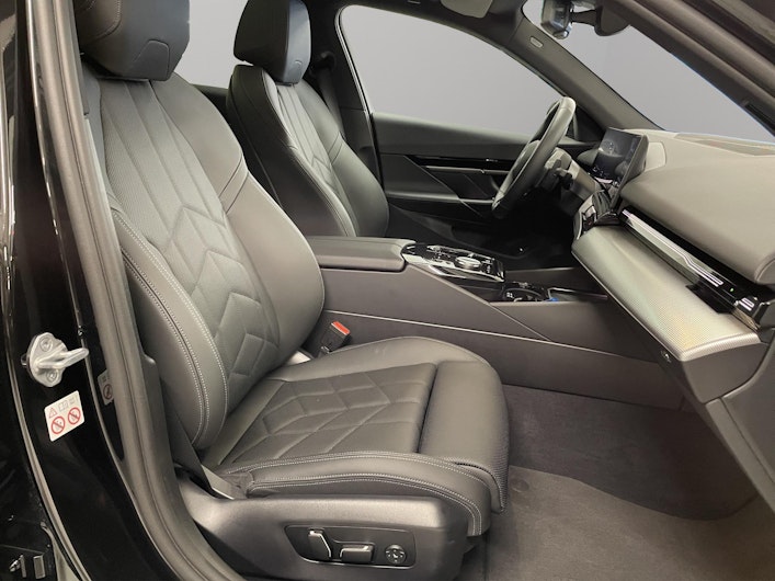 Vehicle image BMW 5 SERIES