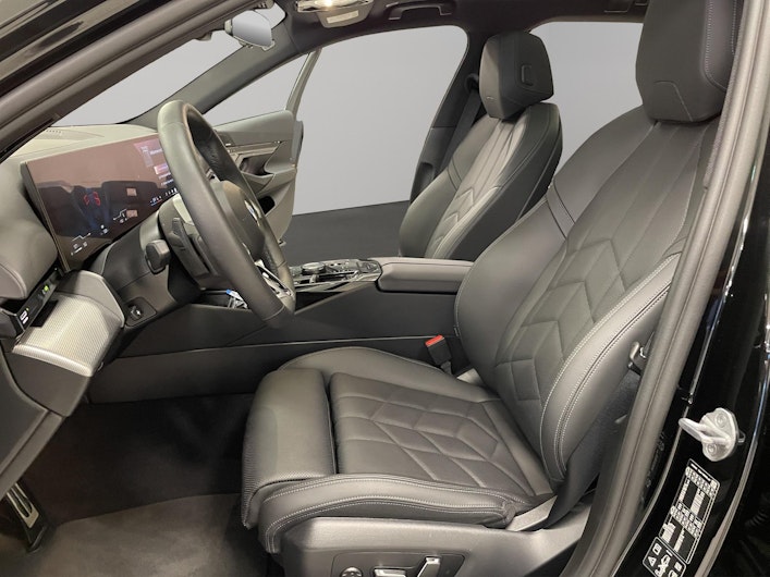 Vehicle image BMW 5 SERIES