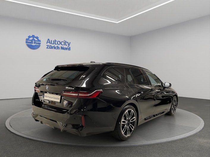 Vehicle image BMW 5 SERIES