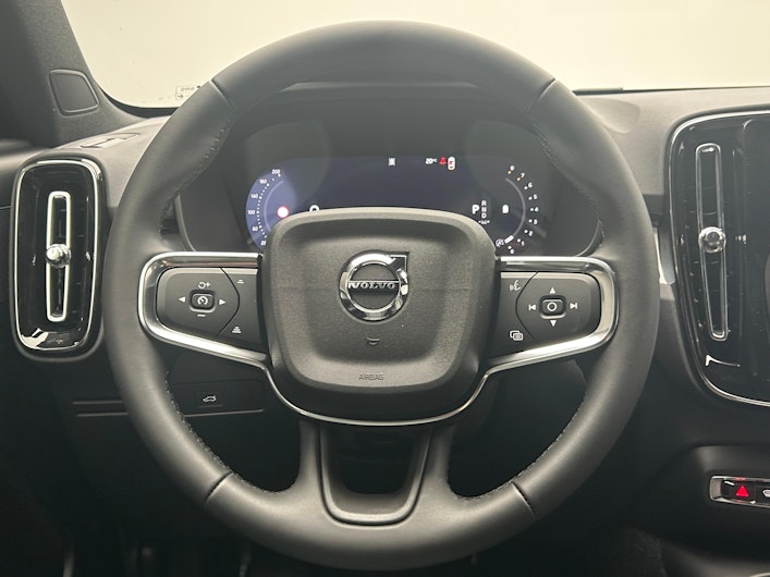 Vehicle image VOLVO XC40