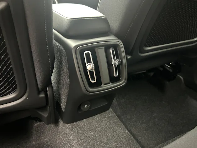 Volvo XC40 2.0 B3 MH XCITE