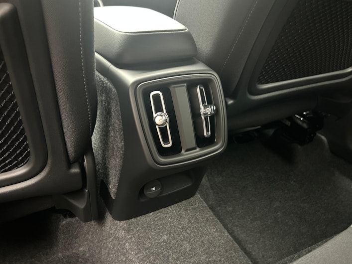 Vehicle image VOLVO XC40