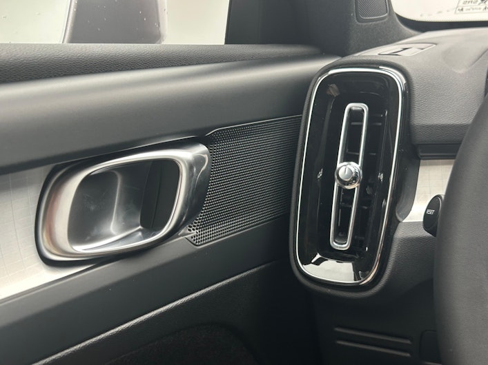 Vehicle image VOLVO XC40