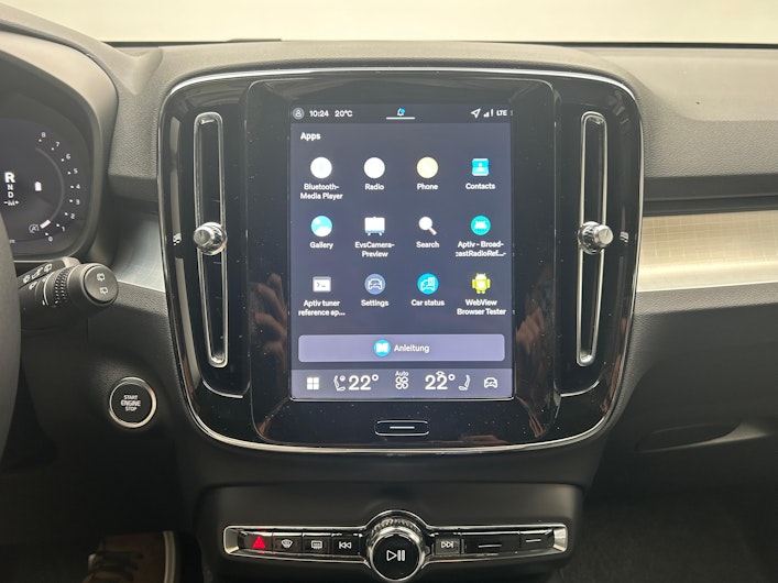 Vehicle image VOLVO XC40