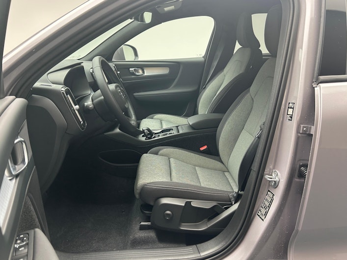 Vehicle image VOLVO XC40