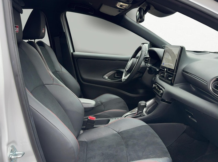 Vehicle image TOYOTA YARIS