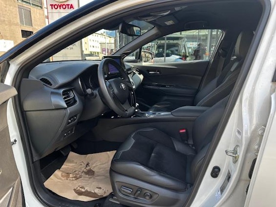 Vehicle image 10