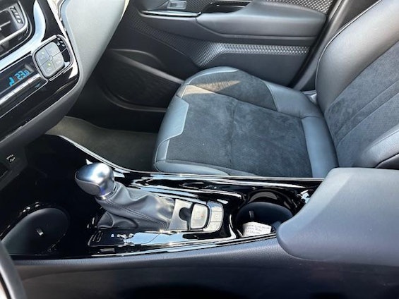 Vehicle image 18 Vehicle image 18