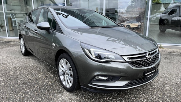 First vehicle image