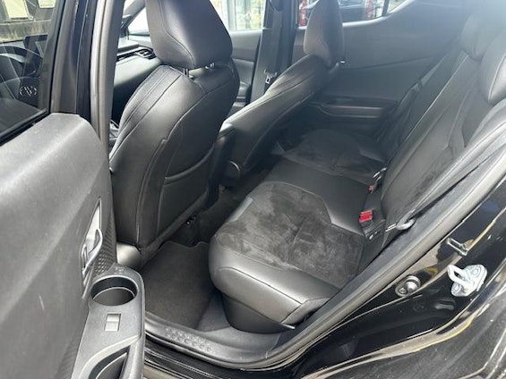 Vehicle image 15