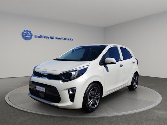 First vehicle image