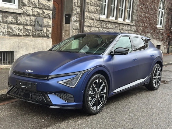 First vehicle image