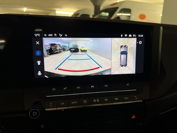 Vehicle image 9 Vehicle image 9