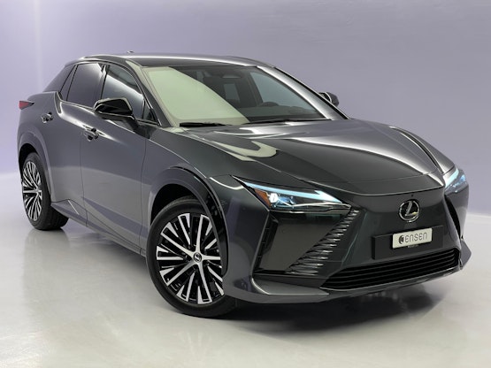 First vehicle image