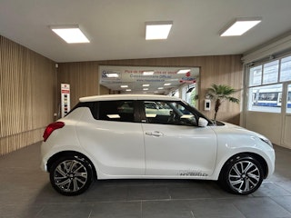 Vehicle image SUZUKI SWIFT 0