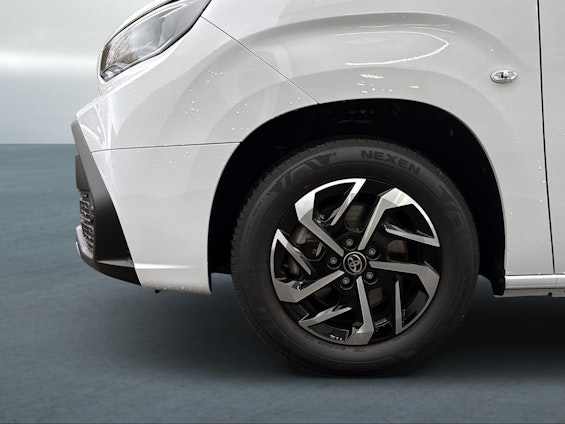 Vehicle image 18 Vehicle image 18