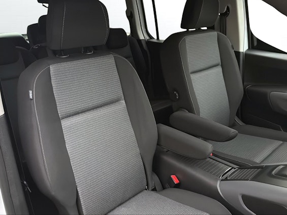 Vehicle image 7 Vehicle image 7