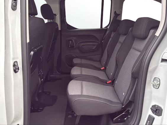 Vehicle image 8 Vehicle image 8