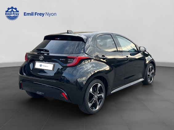 Vehicle image 5