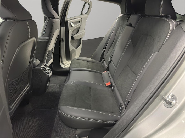 Vehicle image VOLVO C40