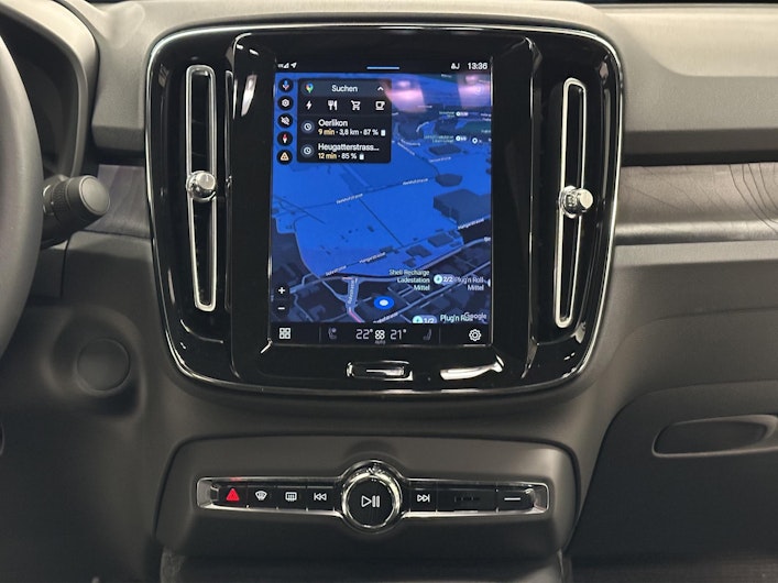 Vehicle image VOLVO C40