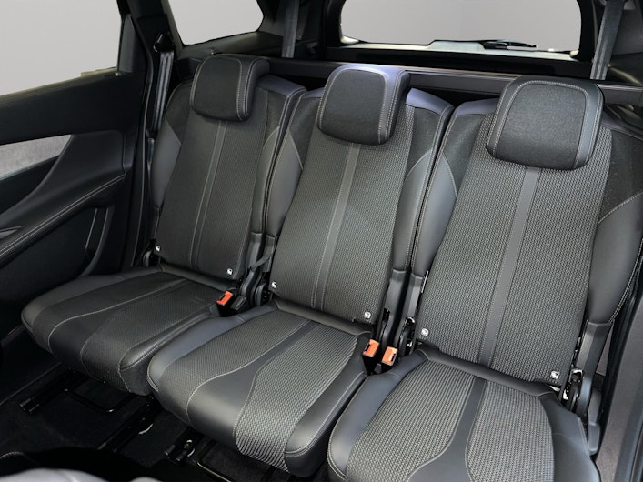 Vehicle image PEUGEOT 5008