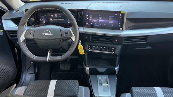 Vehicle image 13 Vehicle image 13