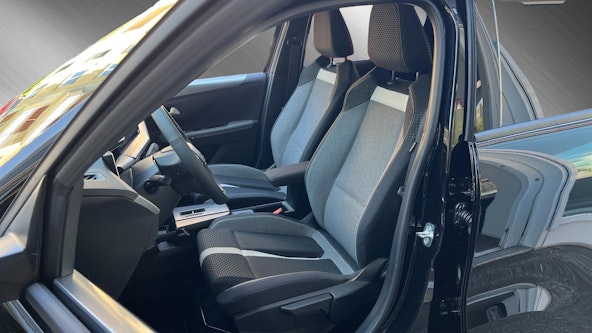 Vehicle image 25 Vehicle image 25