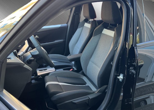 Vehicle image 9 Vehicle image 9