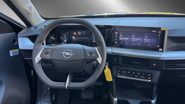 Vehicle image 28 Vehicle image 28