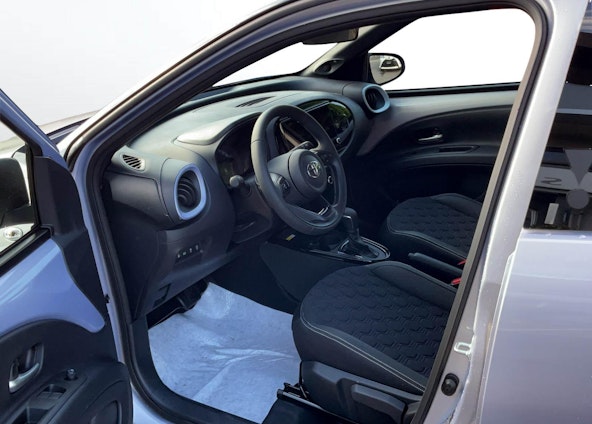 Vehicle image 4 Vehicle image 4