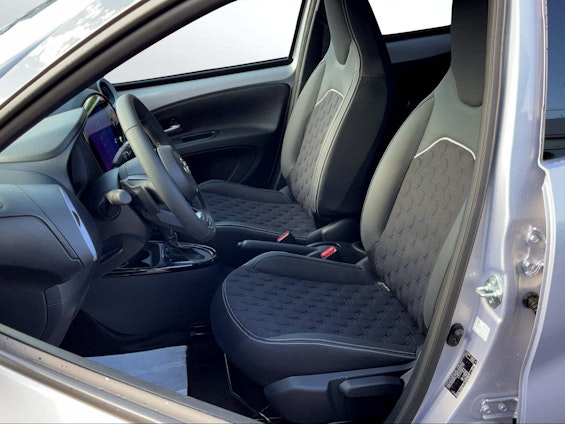 Vehicle image 7