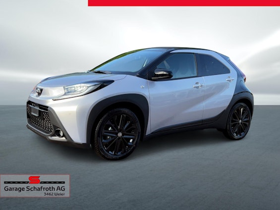 First vehicle image